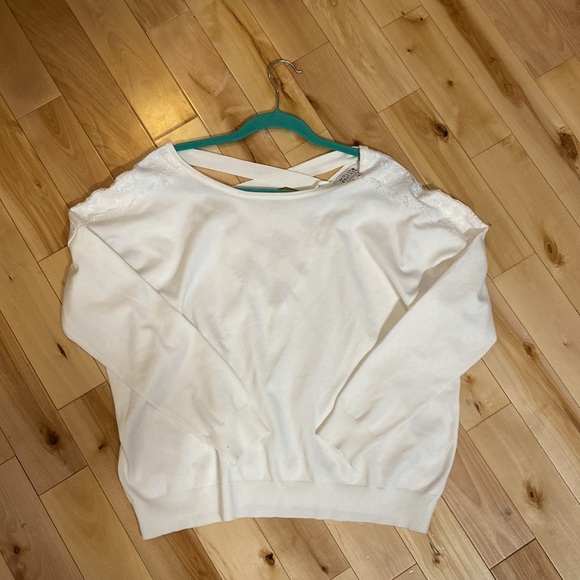 Molly Bracken Sweater size M/L - Picture 9 of 9